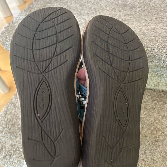 Clark’s Artisan woven leather comfort sandal. Vacation. Beach. EUC. Cushion! Sz7 - Picture 5 of 9